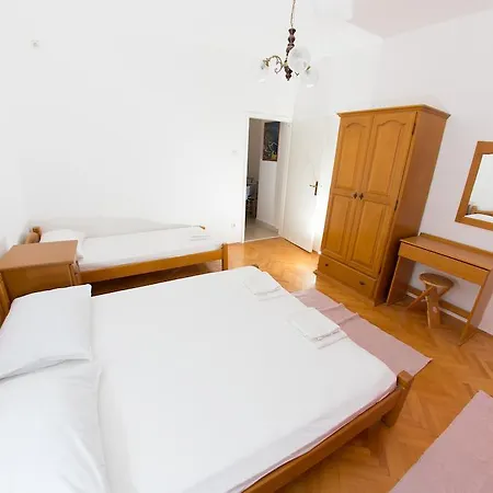 Ticinovic أوميس