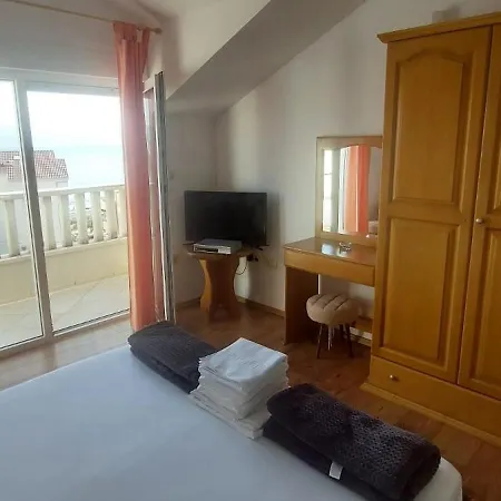 Appartamento Ticinovic Omiš