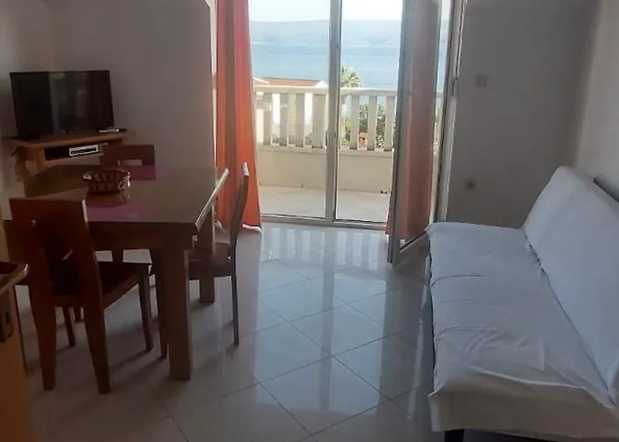 아파트 Ticinovic 오미스