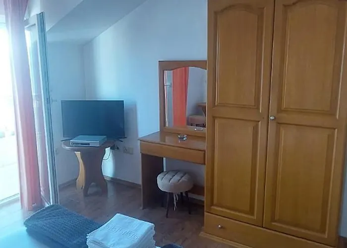 Ticinovic Apartamento Omiš