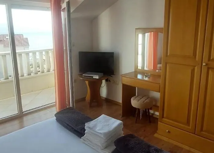 아파트 Ticinovic 오미스