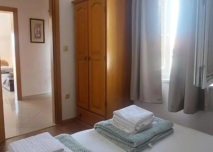 아파트 Ticinovic 오미스