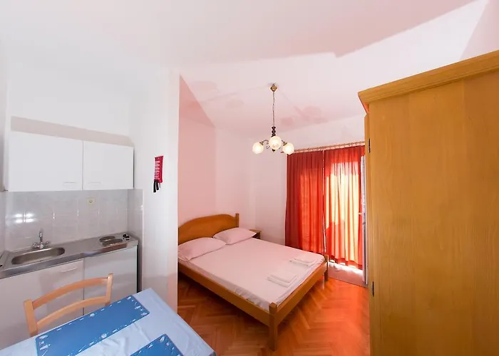 아파트 Ticinovic 오미스